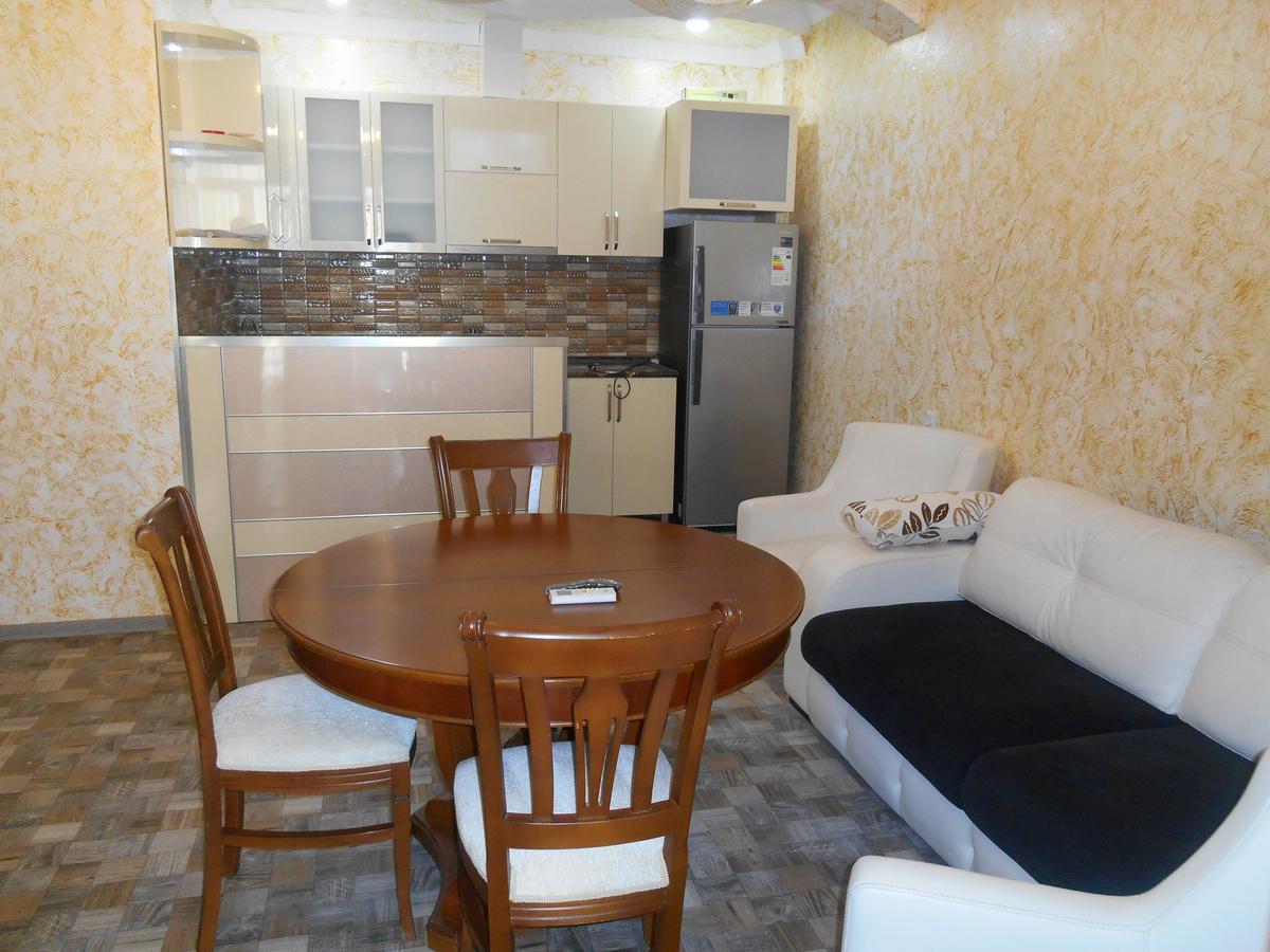 Apartment On Gorgiladze 28 Батуми Экстерьер фото
